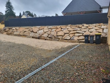 pose en talus d'un enrochement